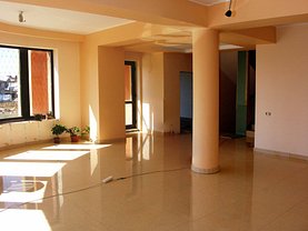 Casa de vânzare 14 camere, în Bucureşti, zona Fundeni
