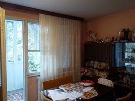 Apartament de vânzare 3 camere, în Bucuresti, zona Berceni
