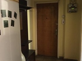 Apartament de vânzare 3 camere, în Bucuresti, zona Berceni
