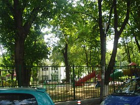 Apartament de vânzare 2 camere, în Bucureşti, zona Titan