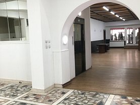 Vânzare spaţiu comercial