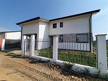 Casa 5 camere în Sabareni, Central
