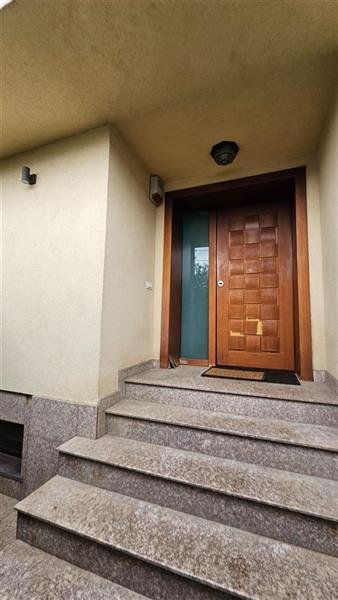 Vila D+P+2 cu piscina +panouri solare +afacere