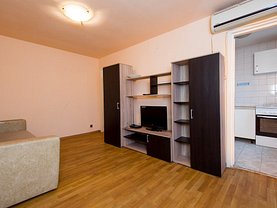 Apartament de vânzare 3 camere, în Arad, zona Aurel Vlaicu