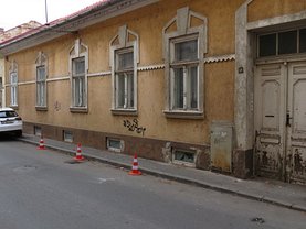 Casa de vânzare 8 camere, în Arad, zona Central