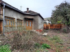 Casa de vânzare 3 camere, în Ghioroc