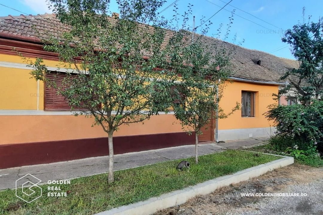 Casa din caramida, 313 mp teren, zona centrala, Lipova - imaginea 1
