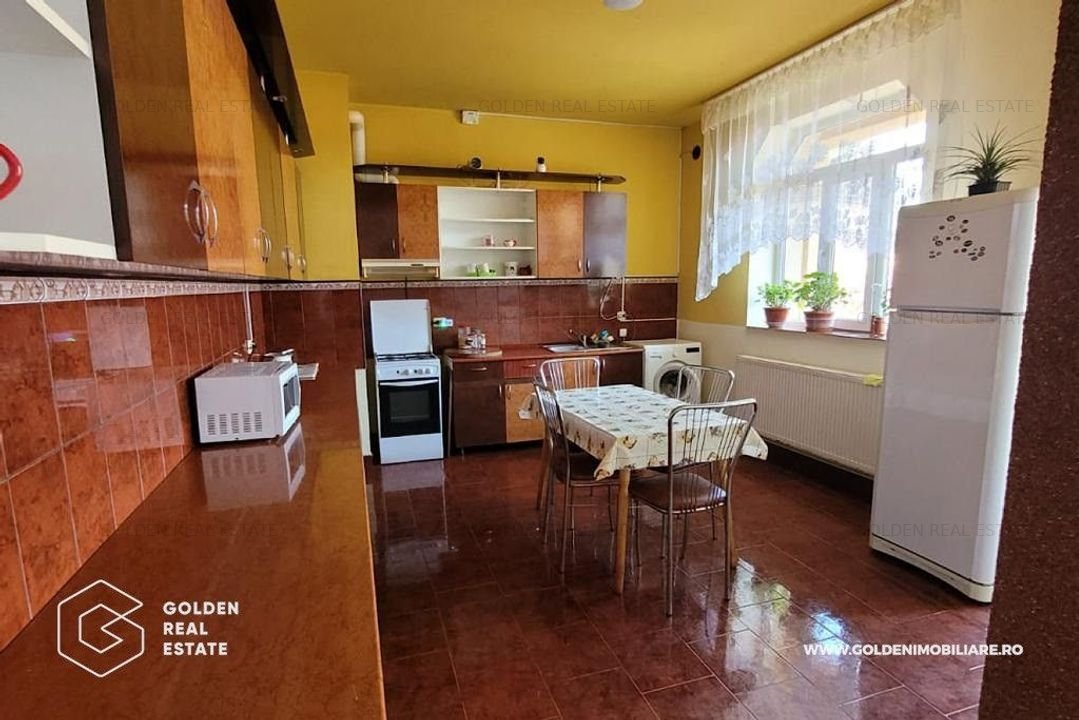 Casa tip duplex cu mult spatiu interior, 8 camere, zona Gai