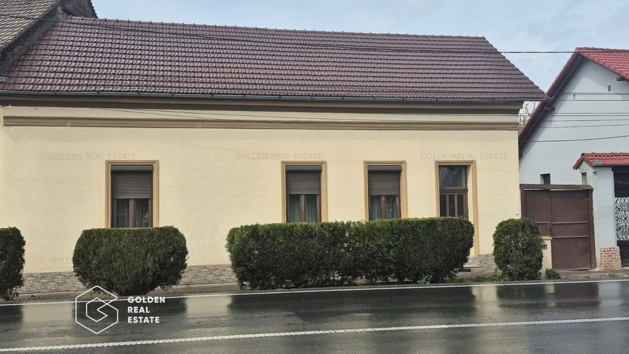 Casa cu teren de 958 mp, oras Lipova