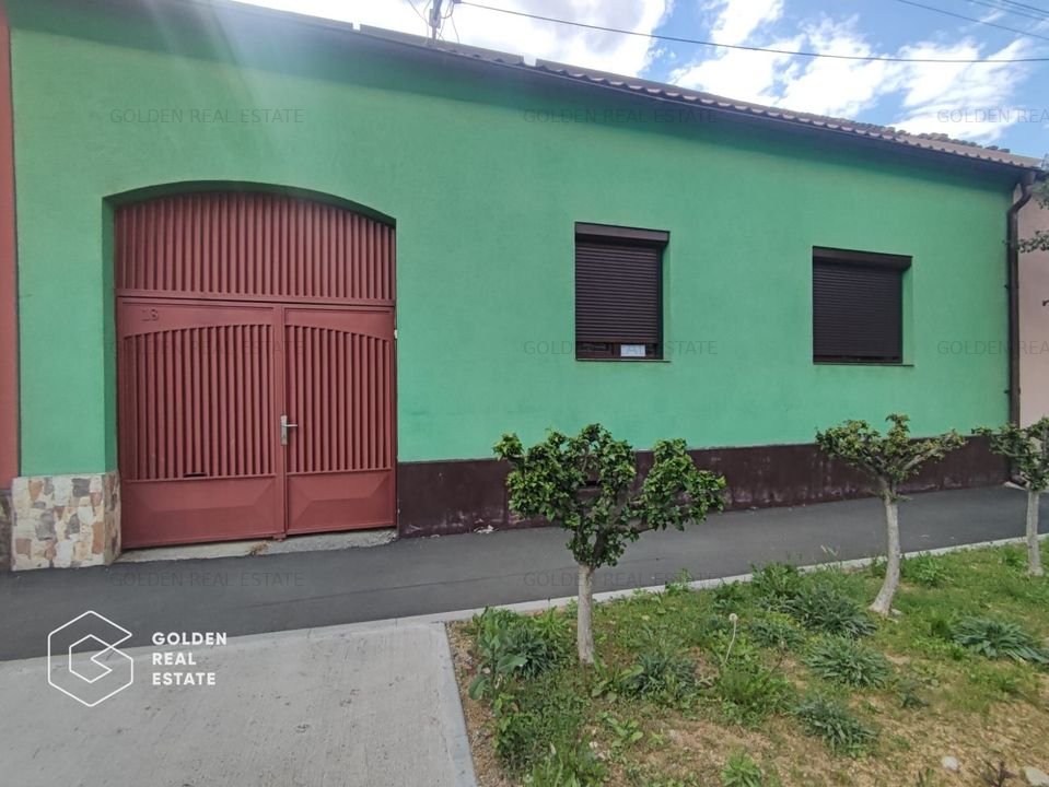 Casa din caramida in centrul Lipovei, 880 teren
