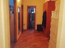 Apartament de vânzare 4 camere în Piatra-Neamt, Central