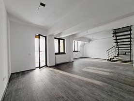 Apartament de vânzare 3 camere, în Braşov, zona Tractorul