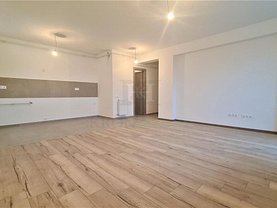Apartament de vânzare 3 camere, în Braşov, zona Tractorul