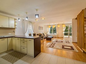 Casa de închiriat 4 camere, în Braşov, zona Noua