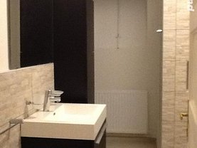 Casa de închiriat 4 camere, în Bucuresti, zona Herastrau