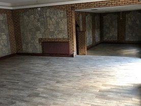 Vânzare spaţiu comercial