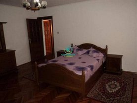 Casa de închiriat 5 camere, în Pitesti, zona Trivale