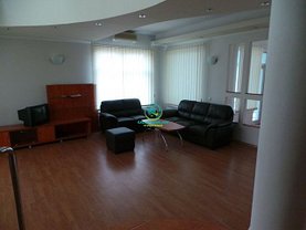 Casa de închiriat 7 camere, în Pitesti, zona Trivale