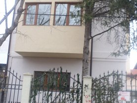 Casa de vânzare 6 camere, în Bucureşti, zona Berceni