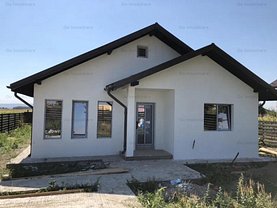 Casa de vânzare 3 camere, în Valea Ursului