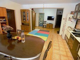 Apartament de închiriat 3 camere, în Cluj-Napoca, zona Buna Ziua