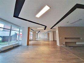 Vânzare spaţiu comercial