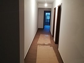 Apartament de vânzare 4 camere, în Bucureşti, zona Titan