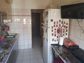 Apartament de vânzare 3 camere, în Bucureşti, zona Moşilor
