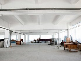 Închiriere spaţiu industrial