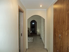 Apartament de închiriat 3 camere, în Ramnicu Valcea, zona Ultracentral
