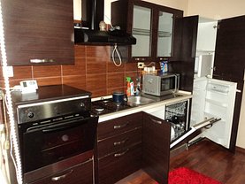 Apartament de închiriat 2 camere, în Râmnicu Vâlcea, zona Central