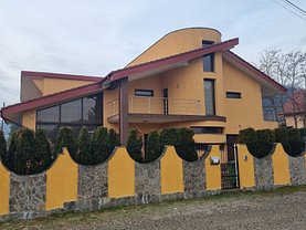 Casa de vânzare 9 camere, în Bujoreni