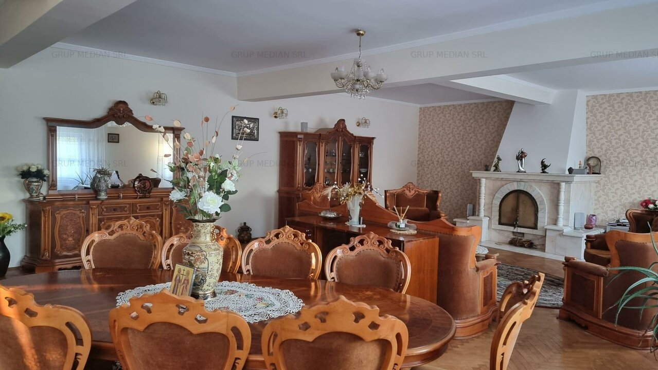 Casa cu 4256 mp teren, la 3 km de Rm Valcea