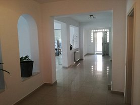 Casa de închiriat 14 camere, în Constanţa, zona Central