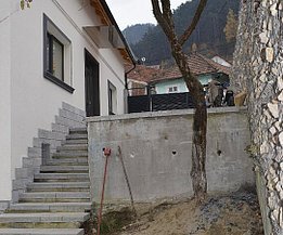 Casa de închiriat 4 camere, în Braşov, zona Schei