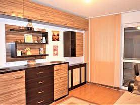 Apartament de vânzare 3 camere, în Constanţa, zona Km 4-5