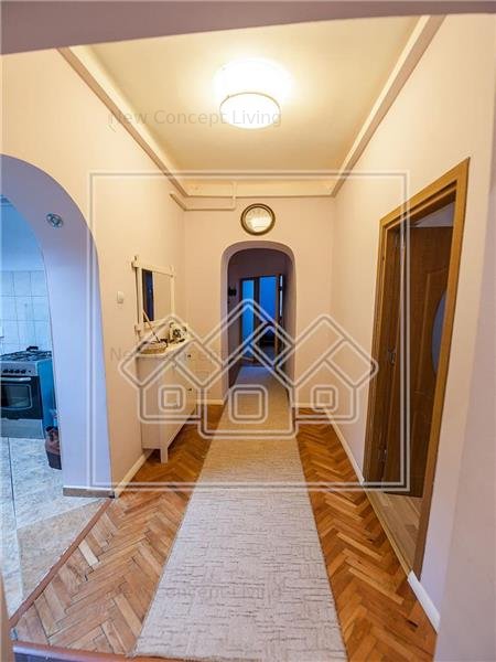 Apartament de vanzare in Sibiu - 3 camere - zona ultracentrala - imaginea 9