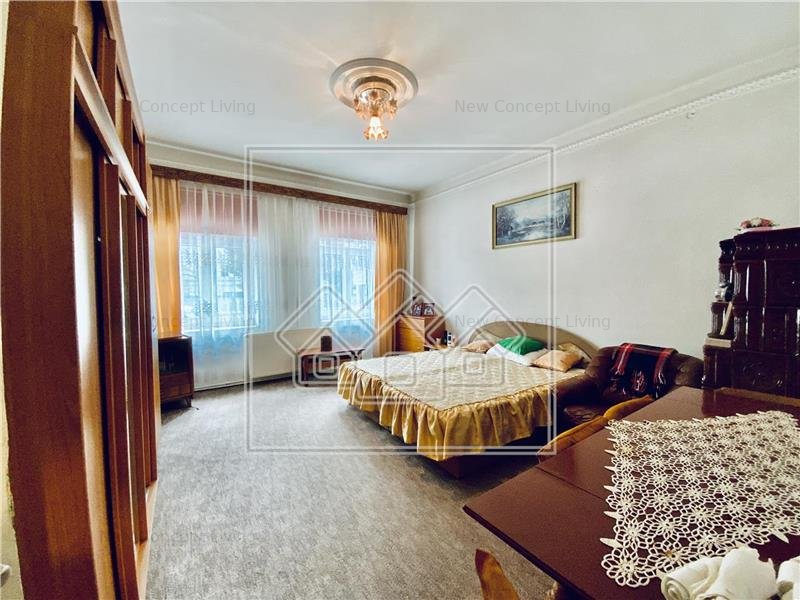 Apartament de vanzare in Sibiu - la casa - 3 camere - Zona Piata Cibin - imaginea 0 + 1