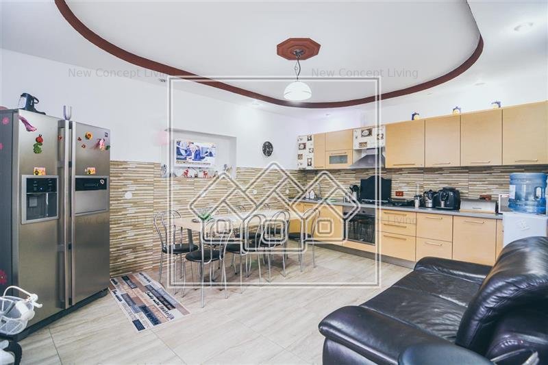 Casa la cheie in Pta Cluj, 7 camere, 3 bai, cu pivnita