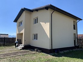 Casa de vânzare 4 camere, în Cristian