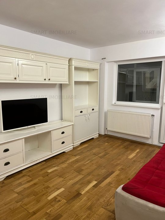 Ultracentral Stefan cel Mare , apartament 3 camere , etaj mic , loc