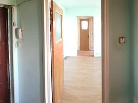 Apartament de vânzare 3 camere, în Bucuresti, zona Militari