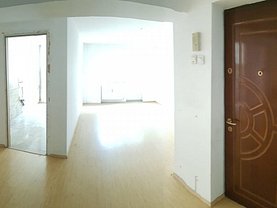 Apartament de vânzare 3 camere, în Bucuresti, zona Calea Calarasilor