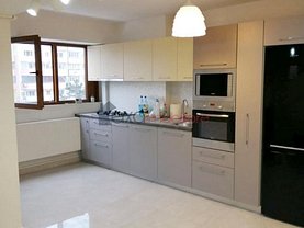 Apartament de închiriat 3 camere, în Cluj-Napoca, zona Central