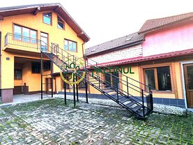 Casa de vânzare sau de închiriat 11 camere, în Sibiu, zona Piaţa Cluj