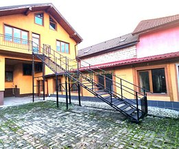Casa de vânzare sau de închiriat 11 camere, în Sibiu, zona Piaţa Cluj