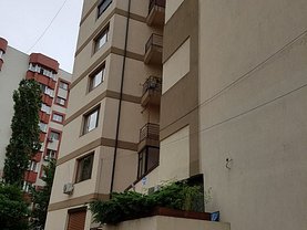 Vânzare spaţiu comercial