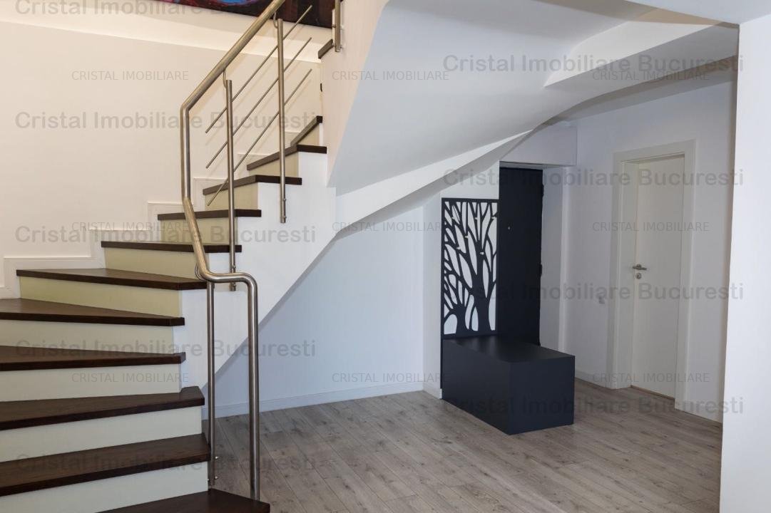 Inchiriez apartament penthouse cu 4 camere, Bulevardul Unirii