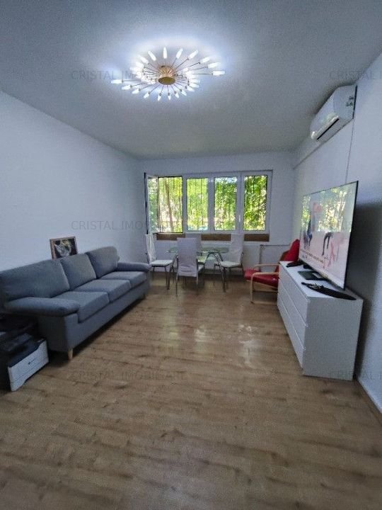 Vanzare apartament 5 camere, 2 bai, 2 balcoane in Titan, 104mp, Titan-Scoala 82