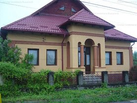 Casa de vânzare 6 camere, în Pucioasa, zona Central